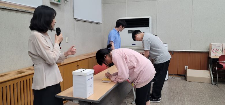 1차 이용인 인권교육을 진행했습니다. 1차 이용인 인권교육을 진행했습니다.