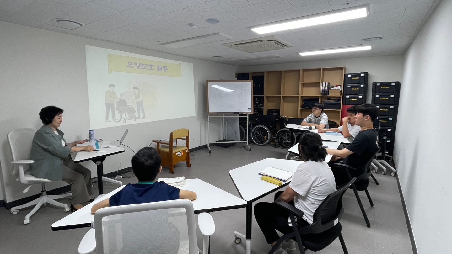 발달장애인 요양보호사 보조일자리 직무교육을 위한 강동그린나래복지센터 연계 협약식 진행 발달장애인 요양보호사 보조일자리 직무교육을 위한 강동그린나래복지센터 연계 협약식 진행